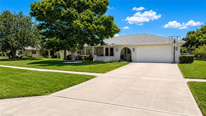 1089 Nottingham Dr, Naples, Florida 34109