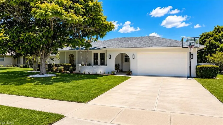 1089 Nottingham Dr, Naples, Florida 34109