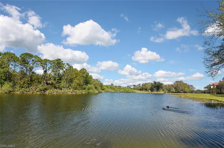 This beautiful lake is right behind 11520... Villa Grand...
