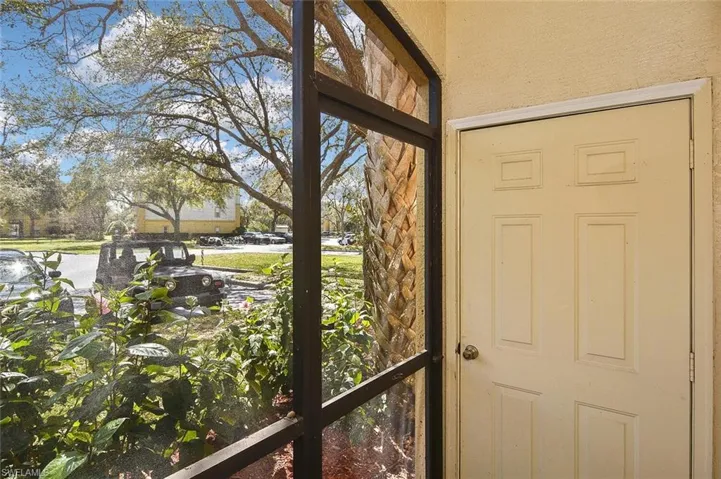 Extra storage available on the lanai.