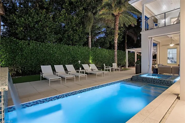 501 2nd Ave N, Naples, Florida 34102