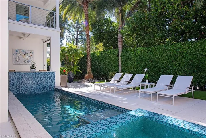 501 2nd Ave N, Naples, Florida 34102