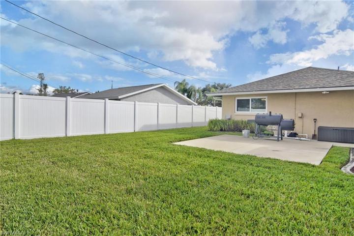 New Vinyl Fence