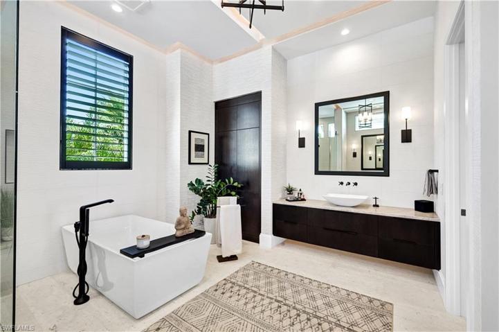 Signature soaking tub and vessel sinks