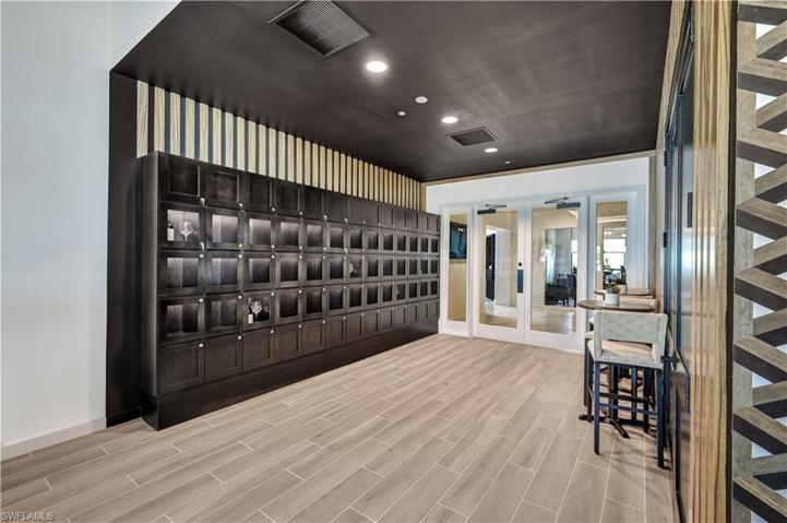 Wine storage locker