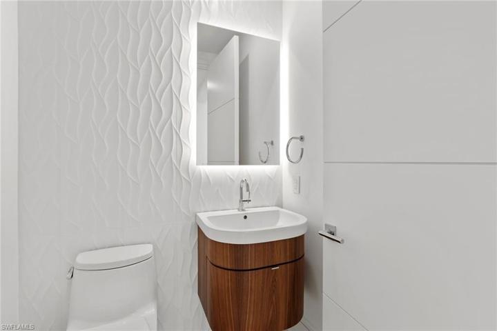 1/2 BATH