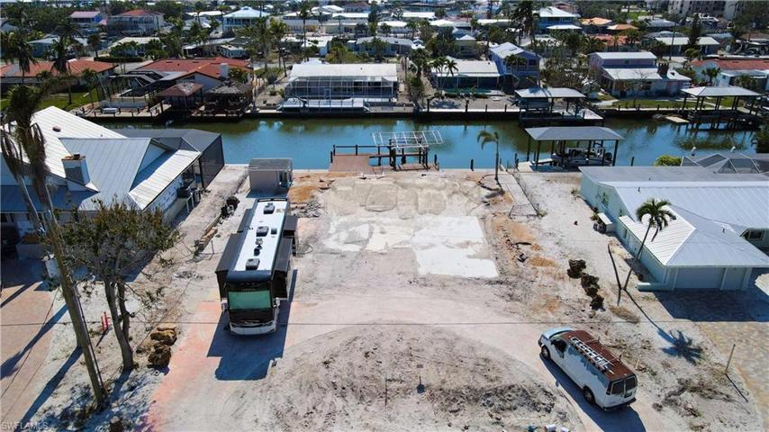 LARGE LOT IN SANDPIPER VILLAGE