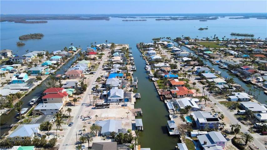 Just 9 lots to the bay and 8 lots to the Gulf of Mexico