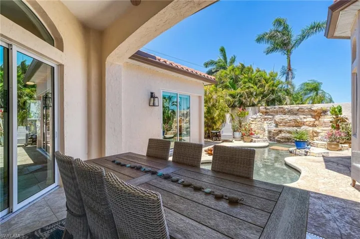 View of patio / terrace with outdoor dining space
