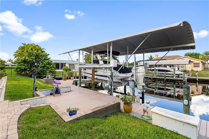 View of dock w/ lift and canopy