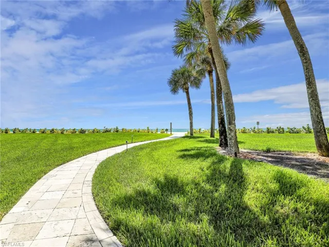 10951  Gulf Shore  DR, Naples, FL 34108