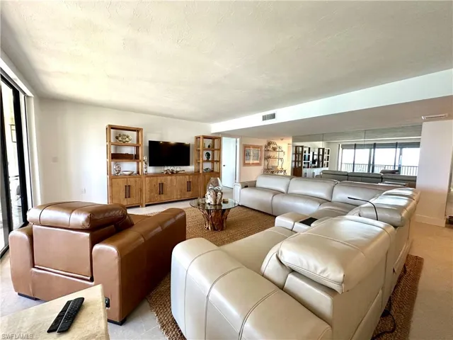 10951  Gulf Shore  DR, Naples, FL 34108