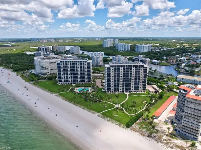10951  Gulf Shore  DR, Naples, FL 34108