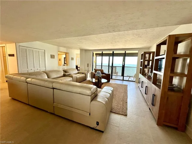 10951  Gulf Shore  DR, Naples, FL 34108