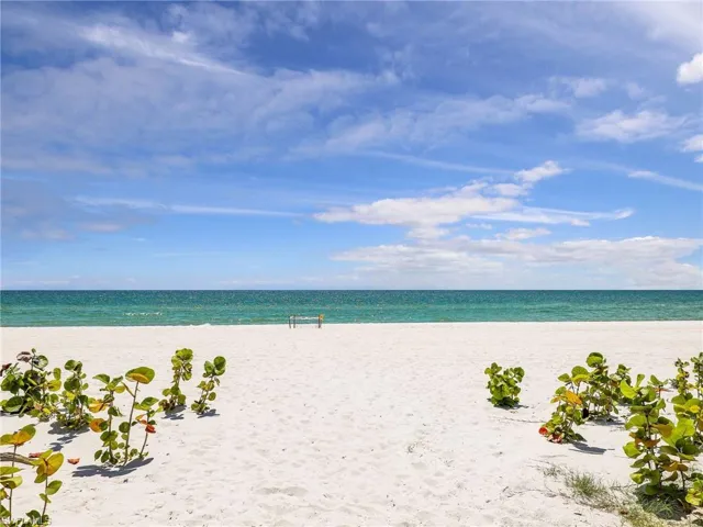 10951  Gulf Shore  DR, Naples, FL 34108