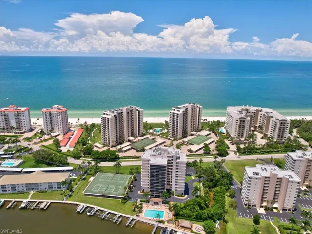 10951  Gulf Shore  DR, Naples, FL 34108