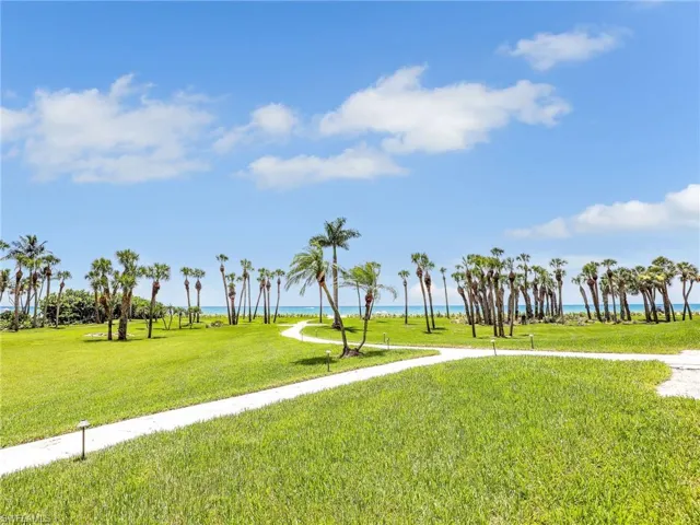 10951  Gulf Shore  DR, Naples, FL 34108
