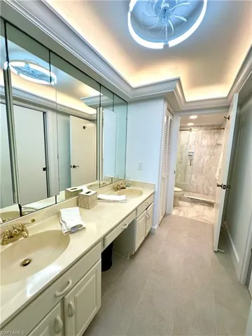 10951  Gulf Shore  DR, Naples, FL 34108