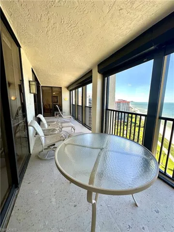 10951  Gulf Shore  DR, Naples, FL 34108