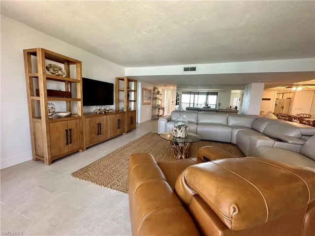 10951  Gulf Shore  DR, Naples, FL 34108