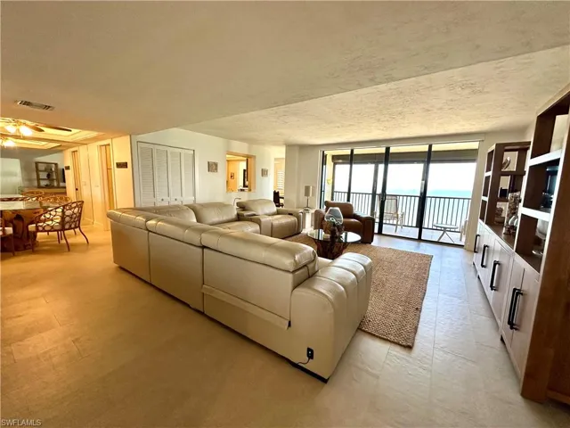 10951  Gulf Shore  DR, Naples, FL 34108