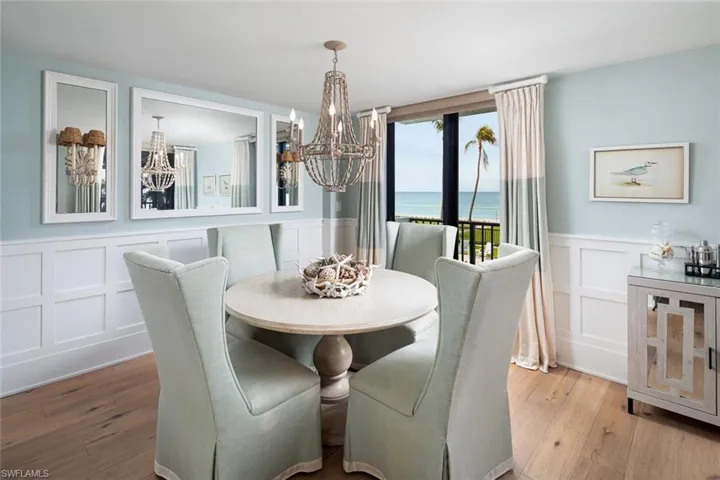 10525  Gulf Shore  DR, Naples, FL 34108