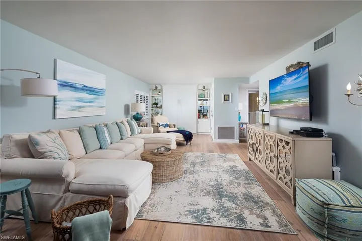 10525  Gulf Shore  DR, Naples, FL 34108