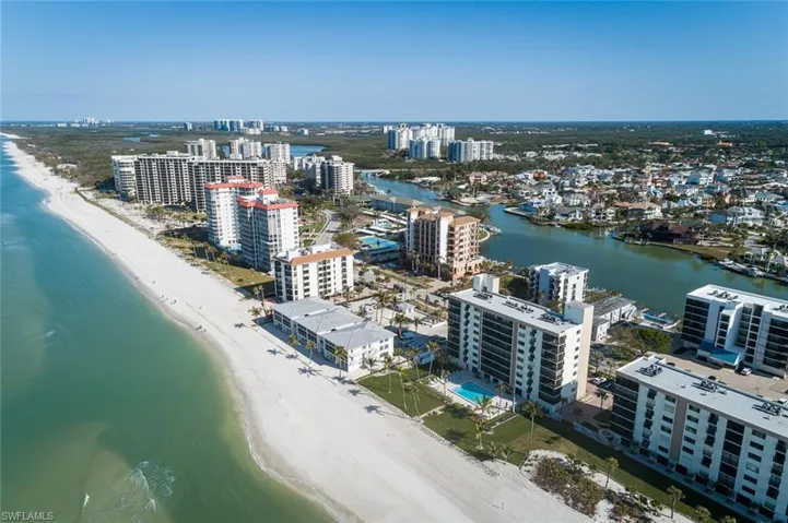 10525  Gulf Shore  DR, Naples, FL 34108