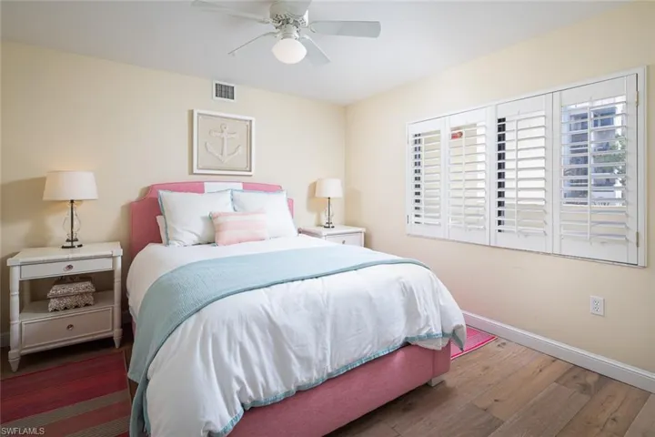 10525  Gulf Shore  DR, Naples, FL 34108