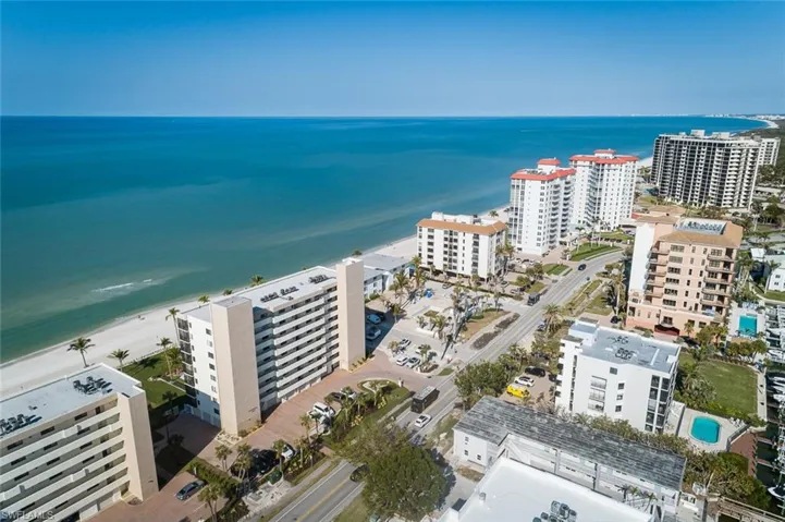 10525  Gulf Shore  DR, Naples, FL 34108