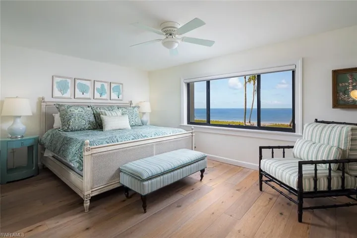 10525  Gulf Shore  DR, Naples, FL 34108