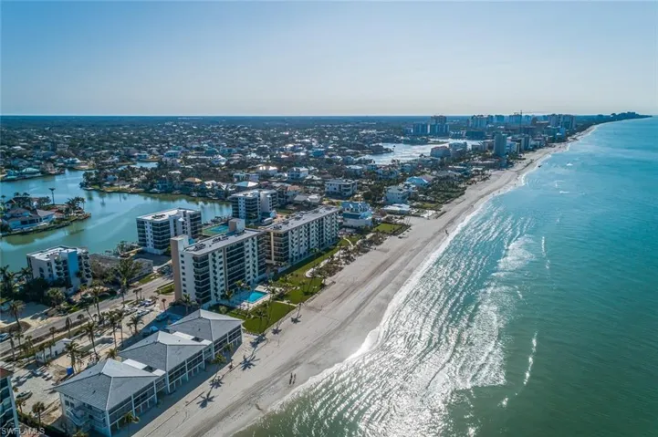 10525  Gulf Shore  DR, Naples, FL 34108