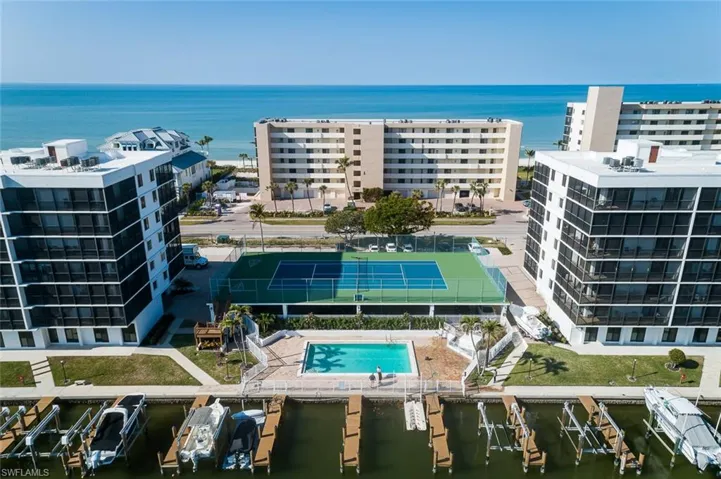 10525  Gulf Shore  DR, Naples, FL 34108