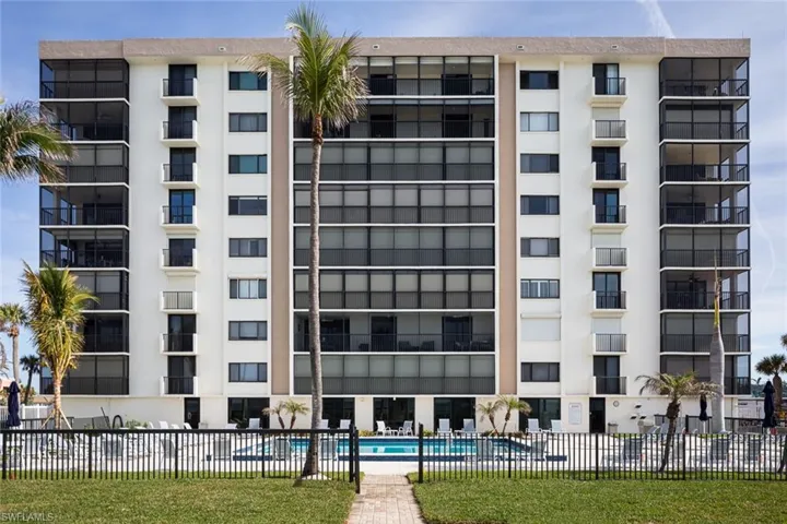 10525  Gulf Shore  DR, Naples, FL 34108