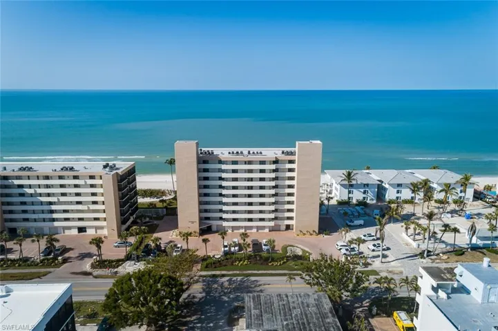 10525  Gulf Shore  DR, Naples, FL 34108