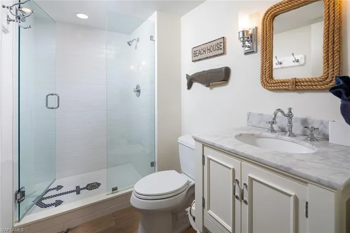 10525  Gulf Shore  DR, Naples, FL 34108