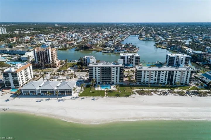10525  Gulf Shore  DR, Naples, FL 34108