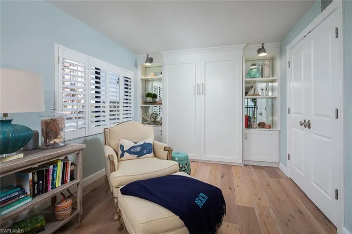 10525  Gulf Shore  DR, Naples, FL 34108