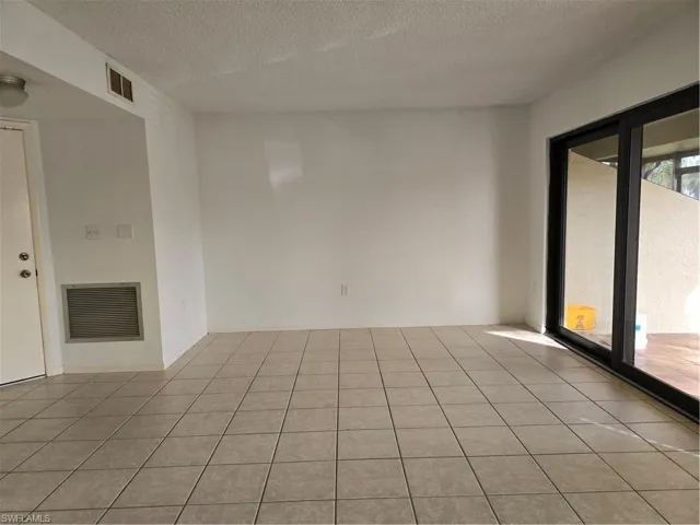 Living/Dining area