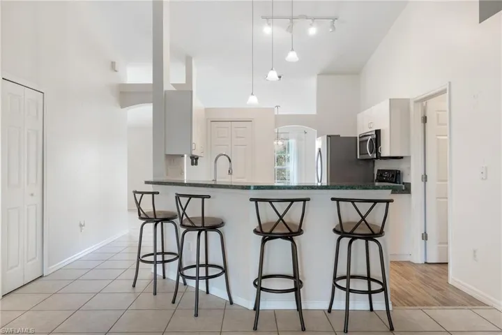 4 stool breakfast bar
