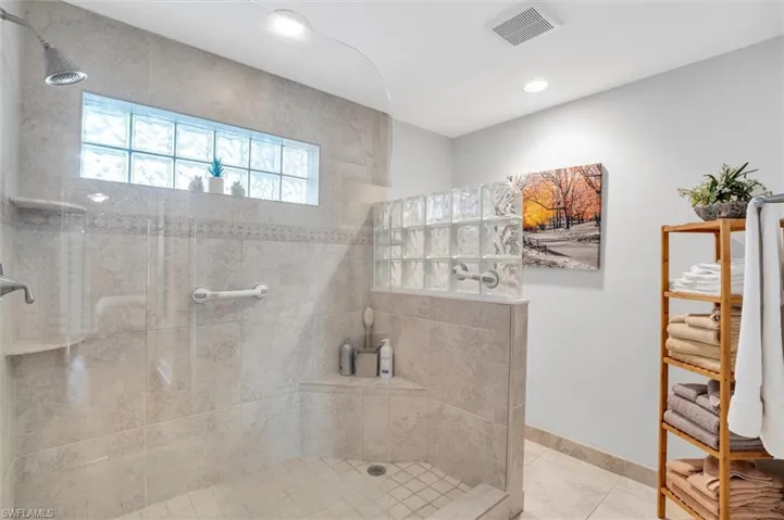 776 Eagle Creek Dr # J549, Naples Fl 34113