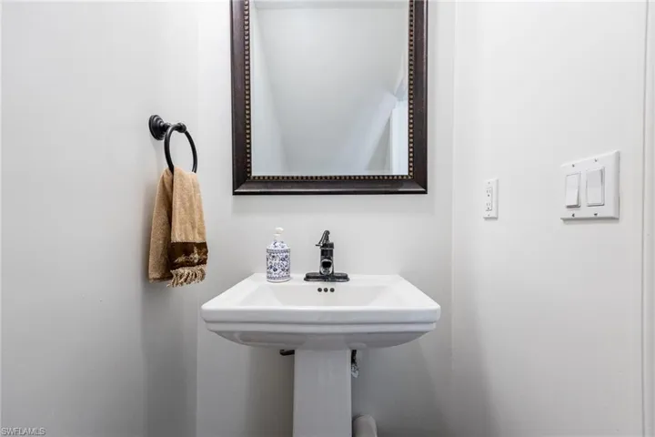 1/2 BATH