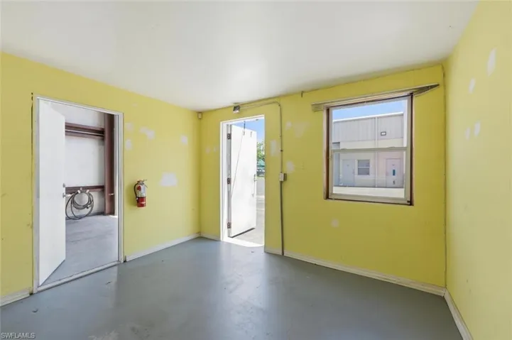 4776 Radio Rd 101, Naples, Florida 34104