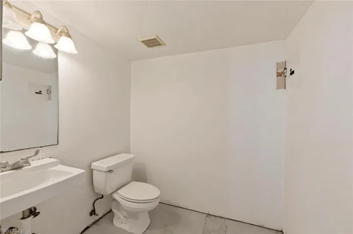 4776 Radio Rd 101, Naples, Florida 34104