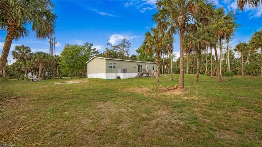 1005  Shady  LN, Naples, FL 34120