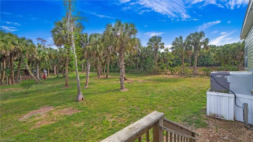 1005  Shady  LN, Naples, FL 34120