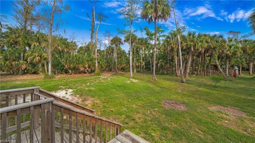 1005  Shady  LN, Naples, FL 34120