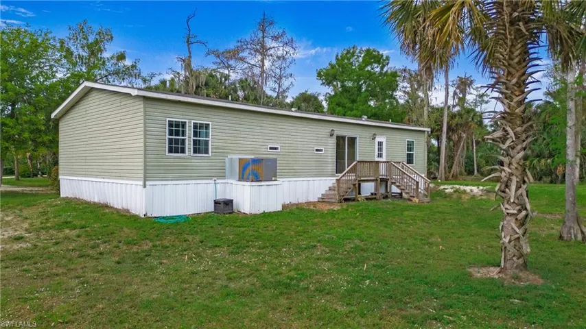 1005  Shady  LN, Naples, FL 34120