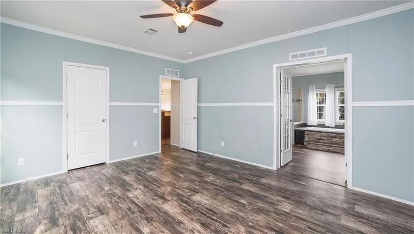 1005  Shady  LN, Naples, FL 34120