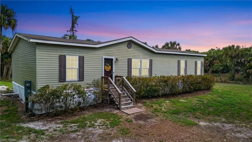 1005  Shady  LN, Naples, FL 34120